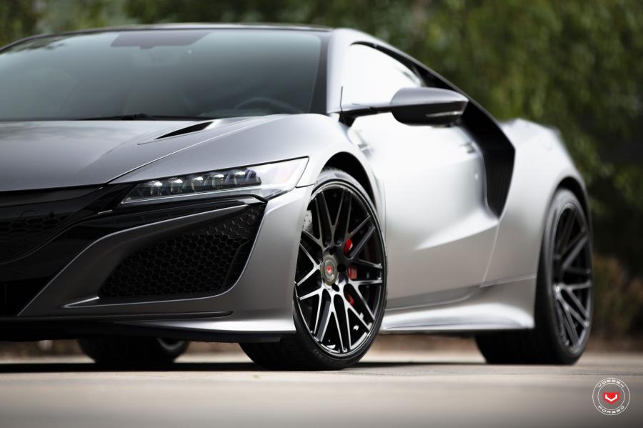 Детали экстерьера Acura NSX on Vossen Wheels (VPS-314) 2018 года  (фото 56 из 74)